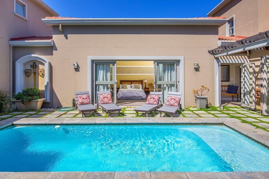 6 Bedroom Property for Sale in Myoli Beach Western Cape